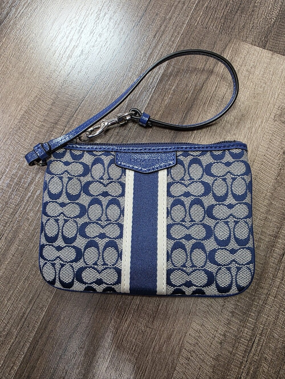 COACH Signature Stripe 6cm Wristlet Navy Blue Cream Clean Girl Coquette Classic